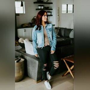 LILY & LOTTIE DISTRESSED RAW HEM DENIM JACKET